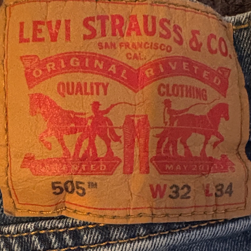 Levi's Straight Fit Jeans in Classic Blue